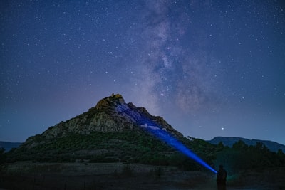 风景摄影的棕色和绿色的山
